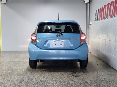 2012 Toyota Aqua - Thumbnail
