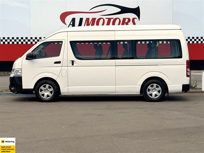 2015 Toyota Hiace - Thumbnail