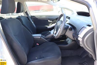 2014 Toyota Prius - Thumbnail