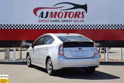 2014 Toyota Prius - Thumbnail