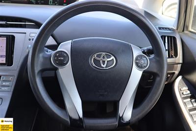 2014 Toyota Prius - Thumbnail