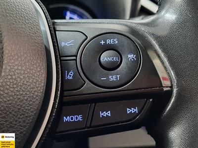 2020 Toyota RAV4 - Thumbnail