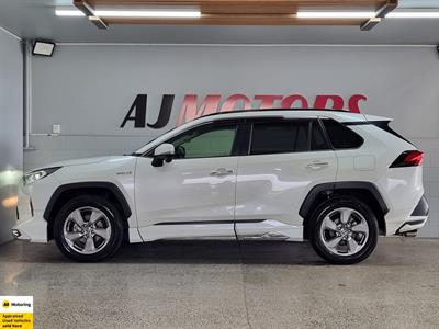 2020 Toyota RAV4 - Thumbnail