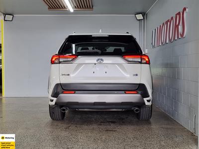 2020 Toyota RAV4 - Thumbnail