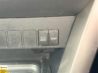 2017 Toyota RAV4 - Thumbnail