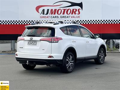 2017 Toyota RAV4 - Thumbnail