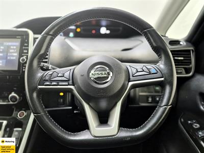 2016 Nissan Serena - Thumbnail