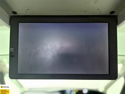 2016 Nissan Serena - Thumbnail