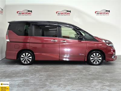 2016 Nissan Serena - Thumbnail