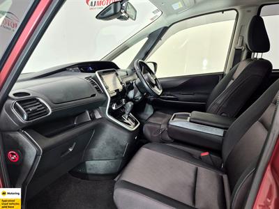 2016 Nissan Serena - Thumbnail