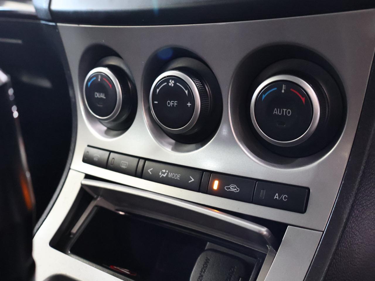 2010 Mazda Axela