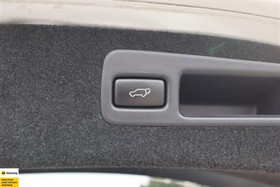 2014 Toyota Harrier - Thumbnail