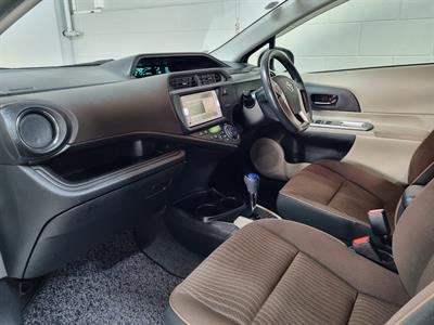 2013 Toyota Aqua - Thumbnail