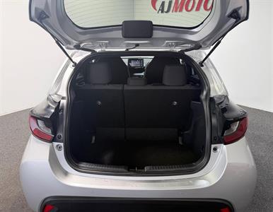2021 Toyota Yaris - Thumbnail