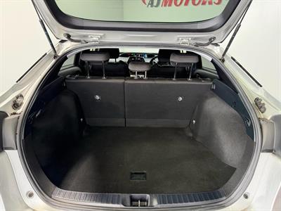 2016 Toyota Prius - Thumbnail