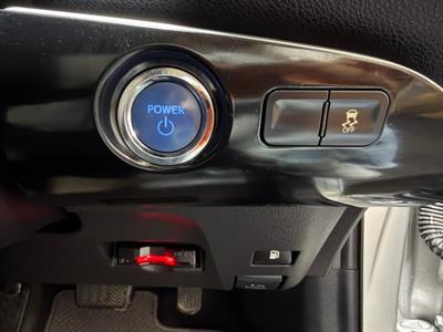 2016 Toyota Prius - Thumbnail