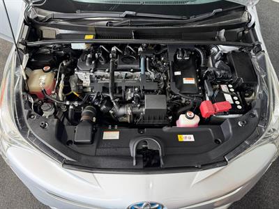 2016 Toyota Prius - Thumbnail