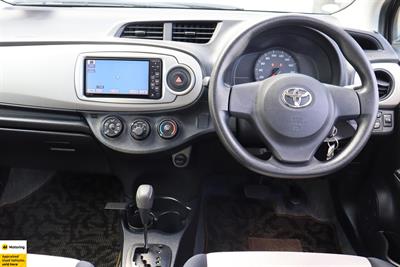 2011 Toyota Vitz - Thumbnail