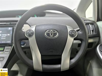 2014 Toyota Prius - Thumbnail