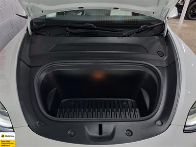 2023 Tesla Model Y - Thumbnail