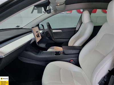 2023 Tesla Model Y - Thumbnail