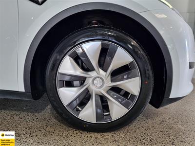 2023 Tesla Model Y - Thumbnail