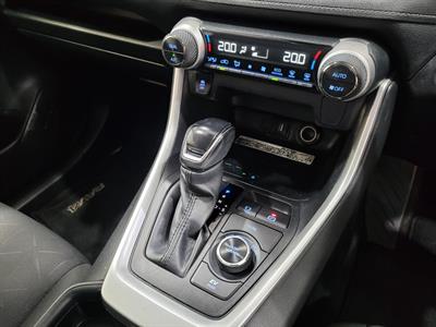 2020 Toyota RAV4 - Thumbnail