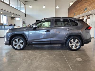 2020 Toyota RAV4 - Thumbnail