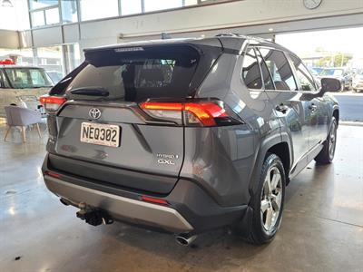 2020 Toyota RAV4 - Thumbnail