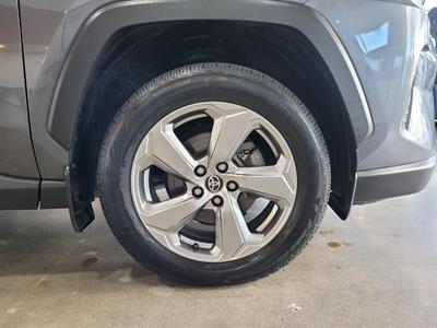 2020 Toyota RAV4 - Thumbnail