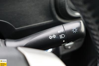 2013 Toyota Aqua - Thumbnail