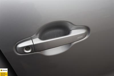 2013 Toyota Aqua - Thumbnail