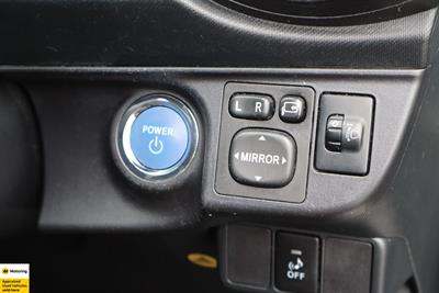 2013 Toyota Aqua - Thumbnail