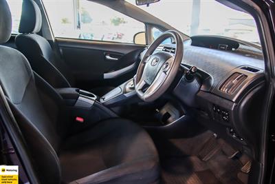 2012 Toyota Prius - Thumbnail