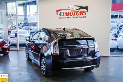 2012 Toyota Prius - Thumbnail