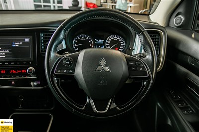 2021 Mitsubishi Outlander - Thumbnail