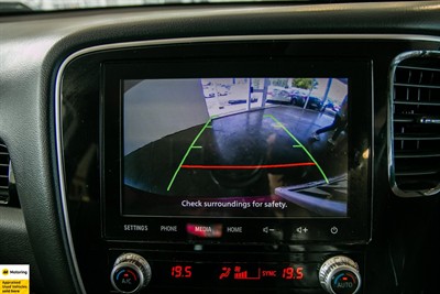 2021 Mitsubishi Outlander - Thumbnail