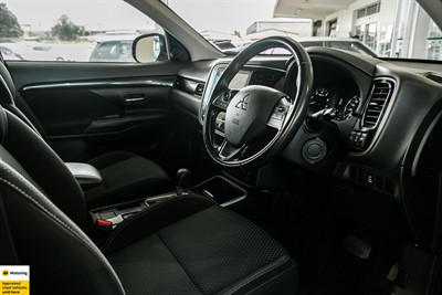 2021 Mitsubishi Outlander - Thumbnail