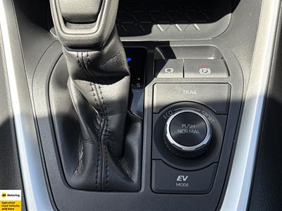2020 Toyota RAV4 - Thumbnail