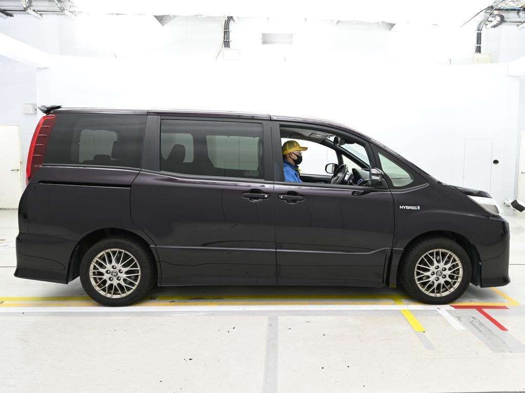 2016 Toyota Noah