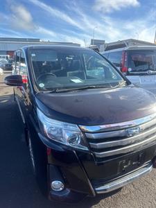 2016 Toyota Noah - Thumbnail