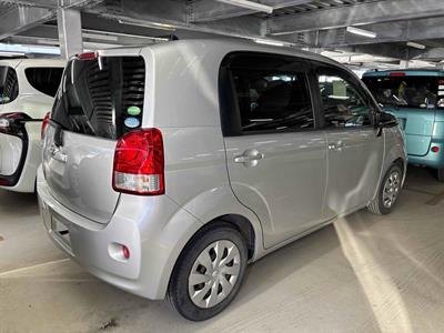 2015 Toyota Porte - Thumbnail