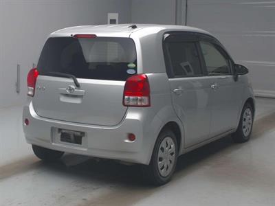 2015 Toyota Porte - Thumbnail