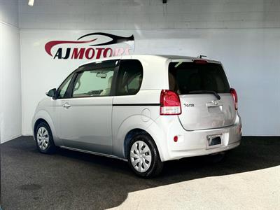 2015 Toyota Porte - Thumbnail