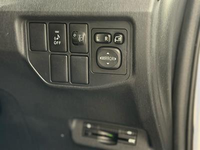 2014 Toyota Prius - Thumbnail