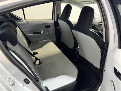 2012 Toyota Aqua - Thumbnail