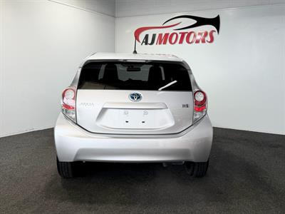 2012 Toyota Aqua - Thumbnail