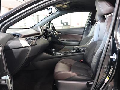 2017 Toyota C-HR - Thumbnail