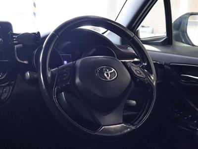 2017 Toyota C-HR - Thumbnail