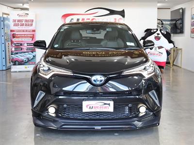 2017 Toyota C-HR - Thumbnail